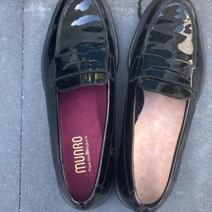 NEW patent leather MUNRO loafers